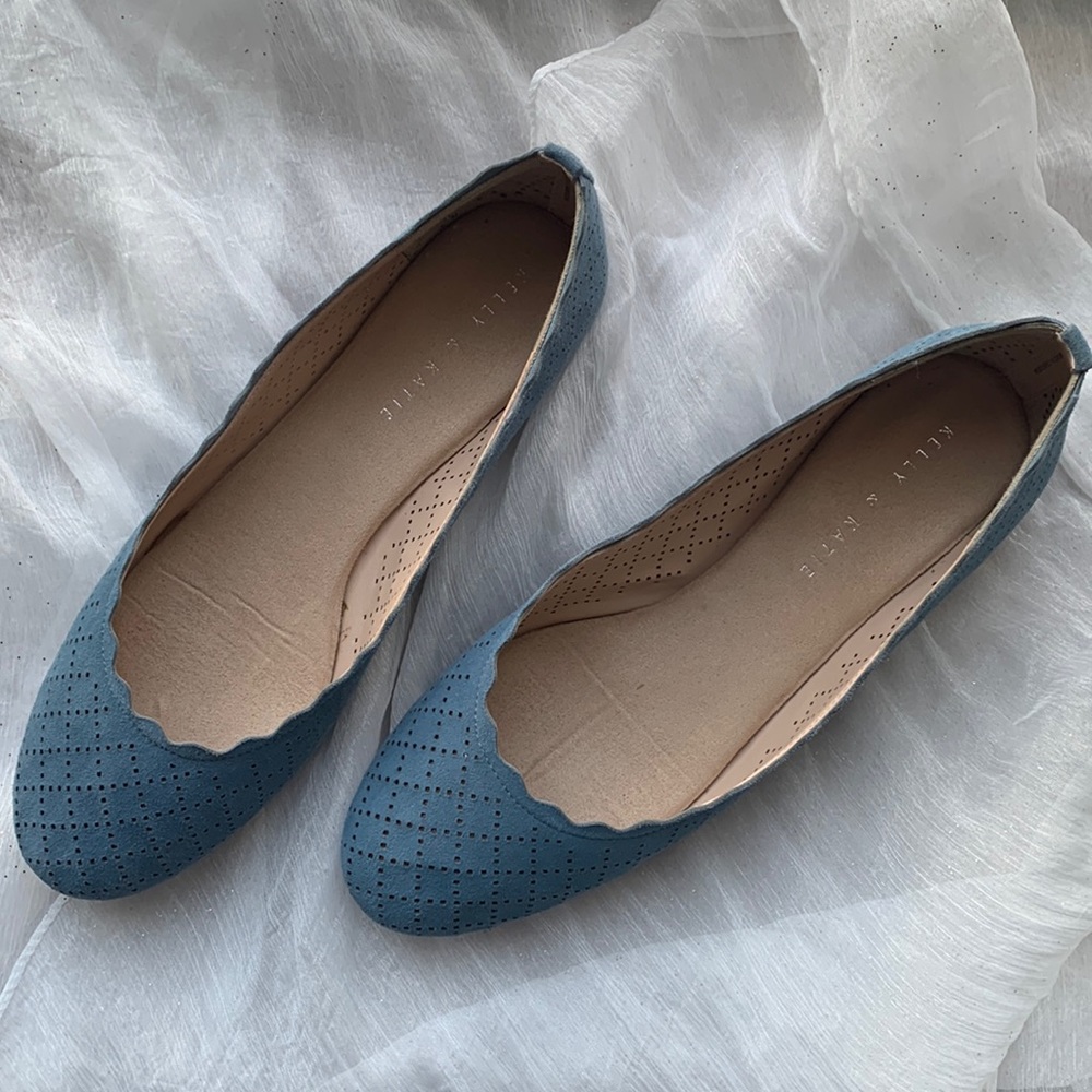 Scalloped flats